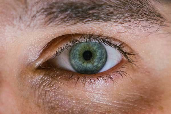 آیا جراحی تغییر رنگ چشم خطرناک است؟