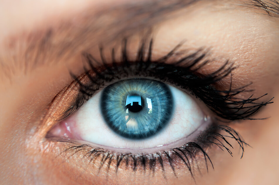 لنز دائمی رنگی چشم چیست؟