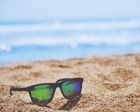 بهترین برندهای عینک آفتابی ساحلی کدام است؟