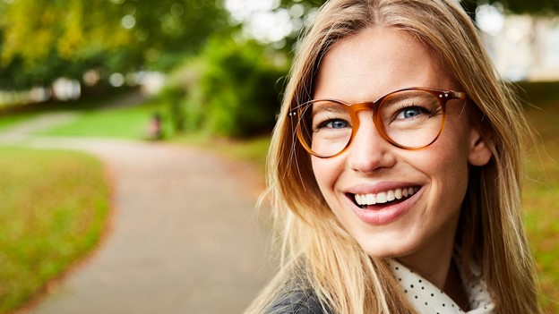 معایب عینک آنتی رفلکس چیست؟